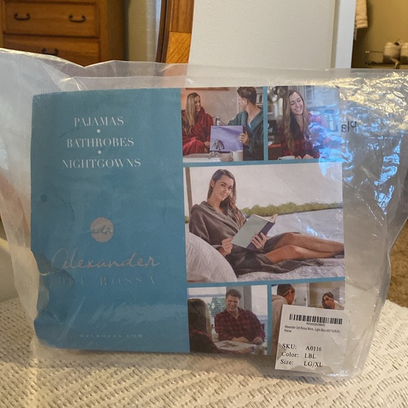 NWT Hooded Robe - Picture 10 of 11